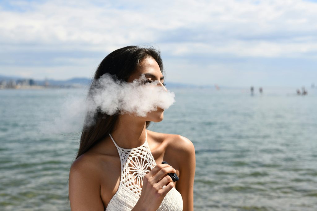 Choosing Between Disposable Vapes and Refillable Vapes: Key Insights-