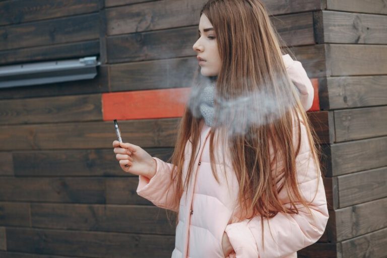 a girl smoking Disposable vapes