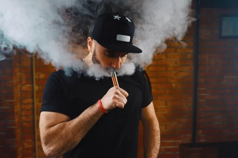 1 man-vaping-electronic-cigarette